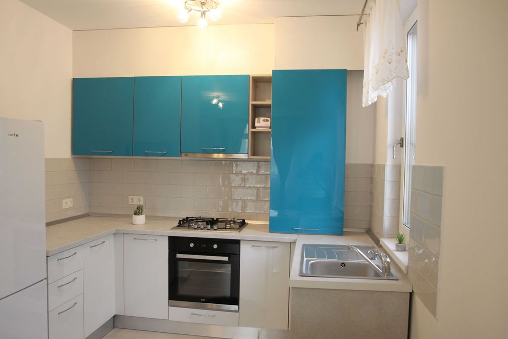 Inchiriez apartament cu 2 camere cu curte proprie