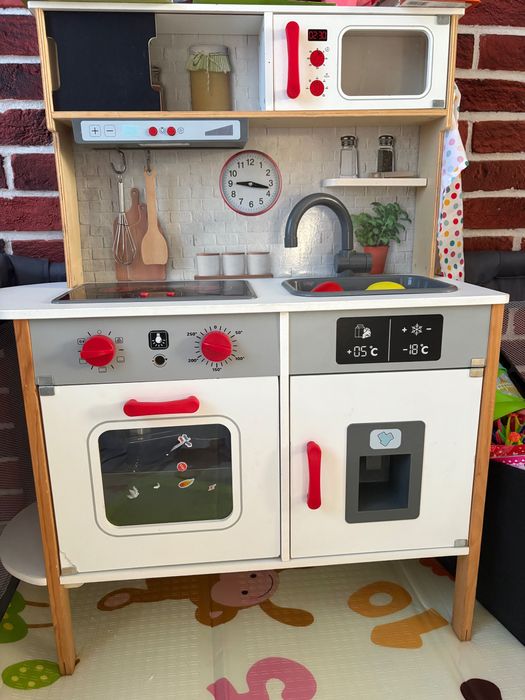 Детска дървена кухня