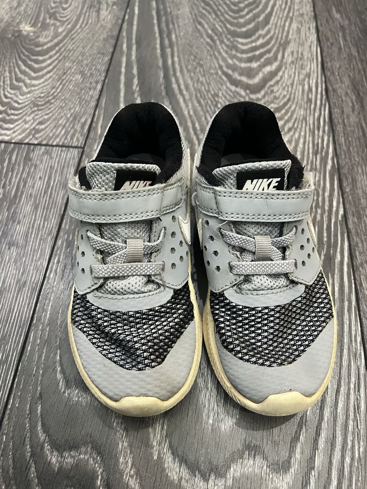 Маратонки Nike 26 номер