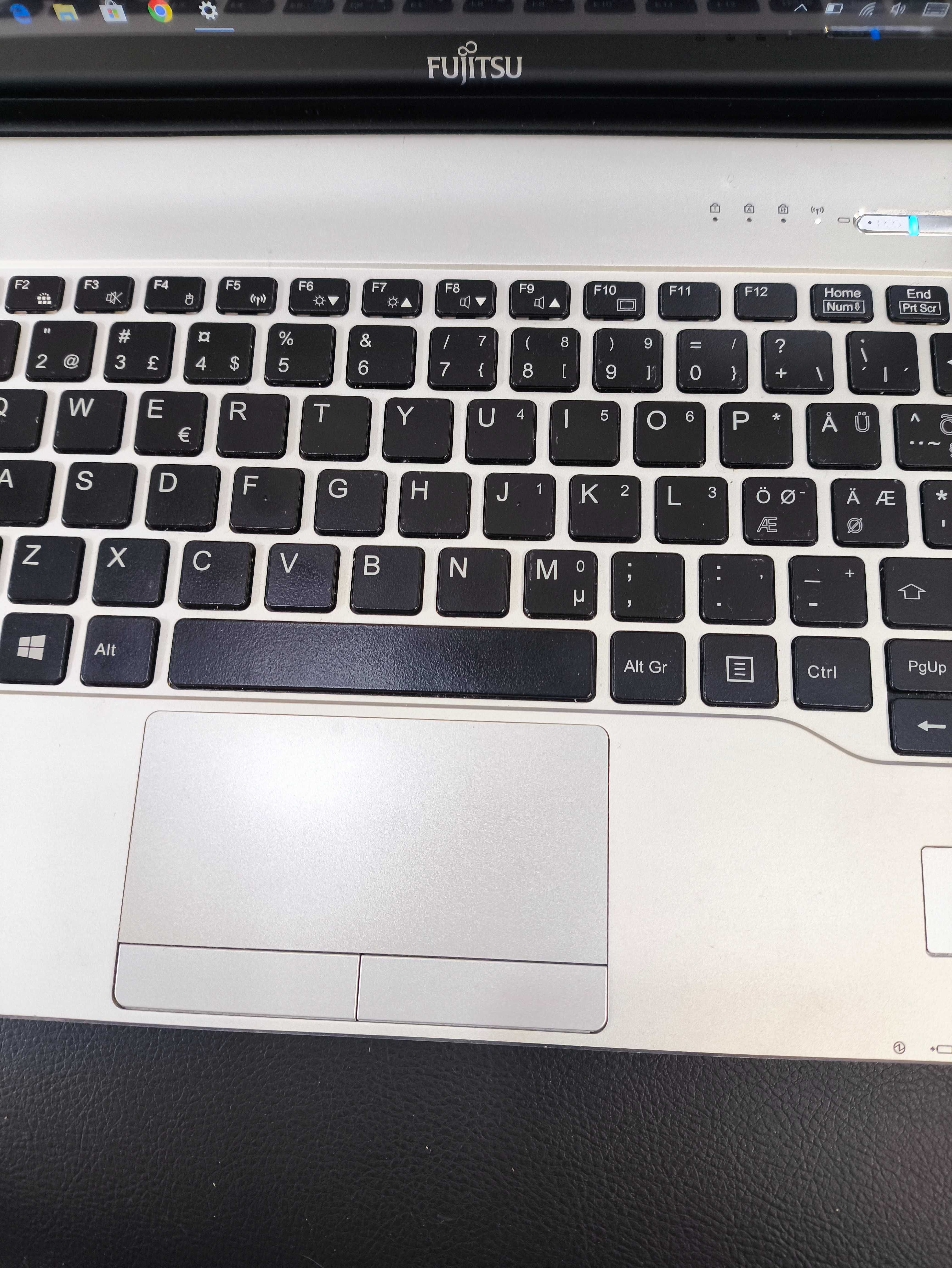 Лаптоп Fujitsu LIFEBOOK S935 – сензорен екран – Windows 10