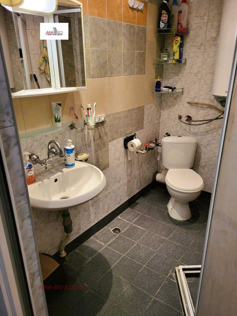 Продава се Тристаен апартамент в Варна, ВИНС - 89 кв.м за 2012 €/кв.м - Снимка #4