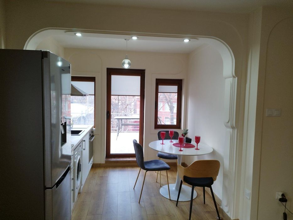 Дава се под наем Къща в Пловдив, Център - 450 кв.м за 2800 € - Снимка #17