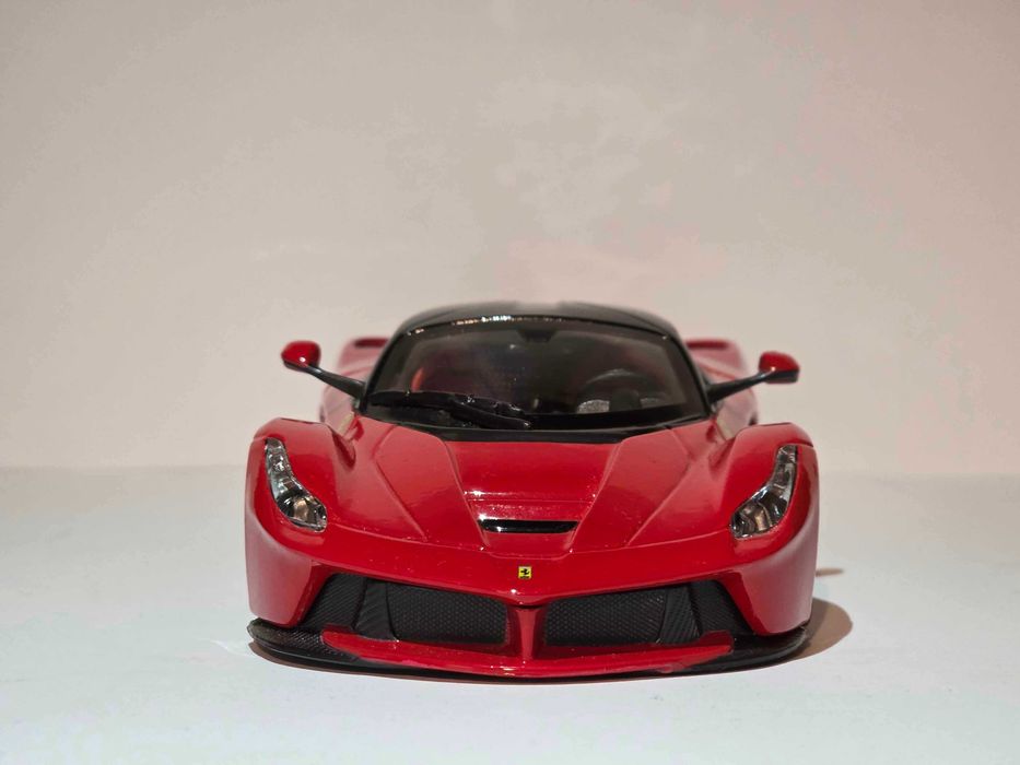 Macheta Ferrari LaFerrari – Ixo / BBurago (1:24)