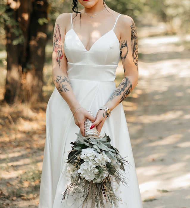 Сватбена рокля - американ сатен, семпла, елегантен дизайн