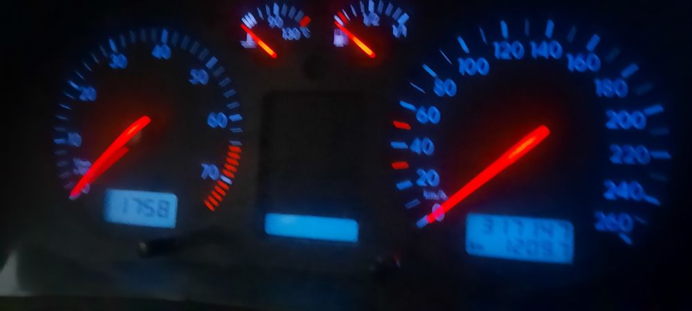 VW GOLF GOLF IV  din 2001 motor 1.6 benzină  cutie automata.Merge  AC