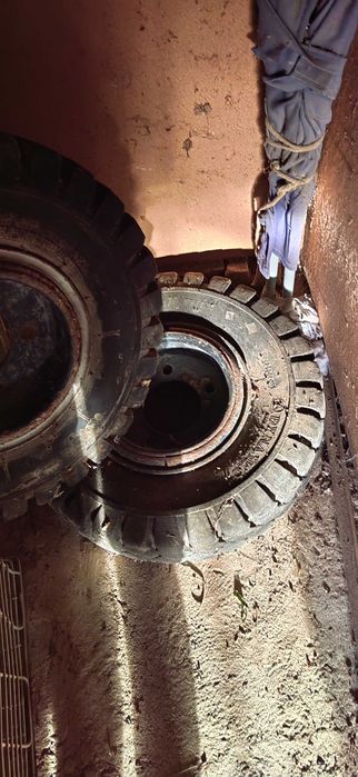 Гуми за мотокар със 5 дупки