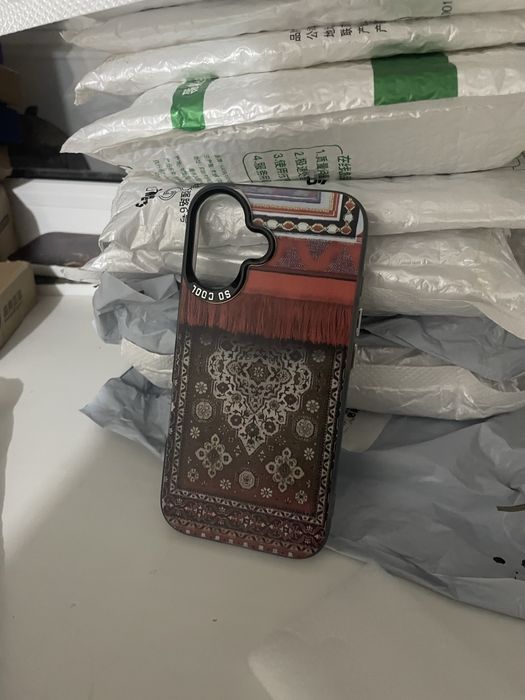Чехол для iPhone 16