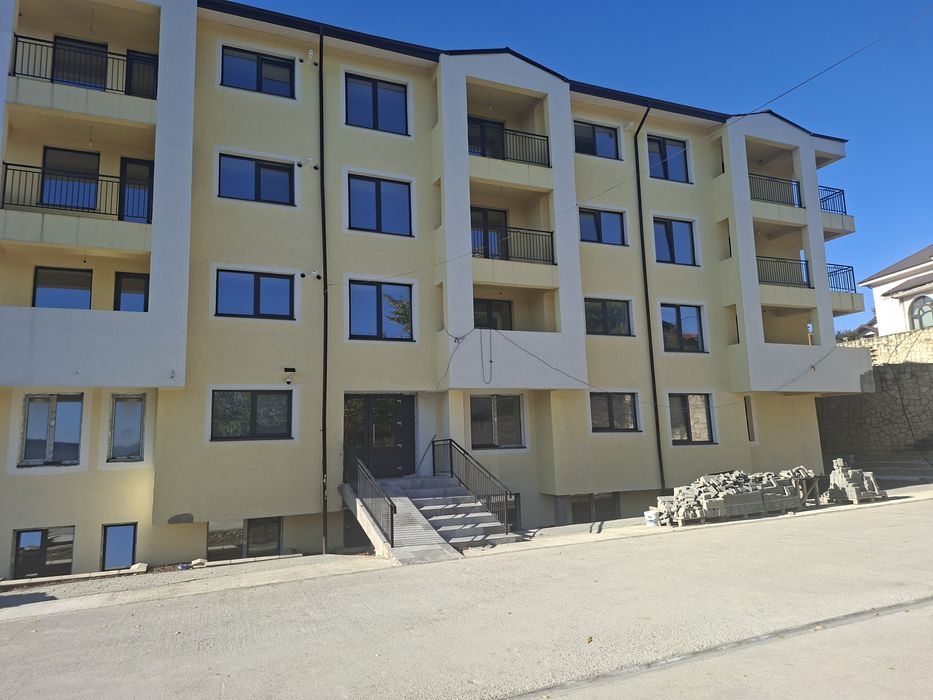 Apartament 3 camere Miroslava Family Market