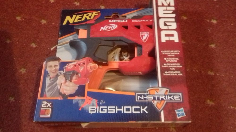 Vand pistol NERF Mega BigShock cu gloante din burete.