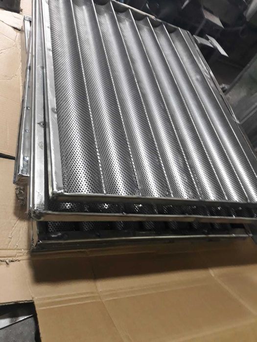 Tavi perforate din inox pentru bagheta si batoane.