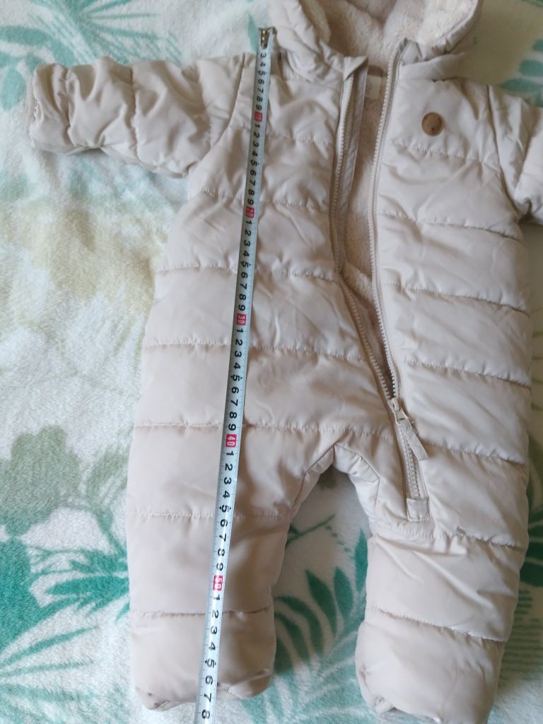 Vând combinezon de iarna 62,H&M,potrivit până la 74.