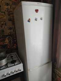 Продам холодильник , требует ремонта