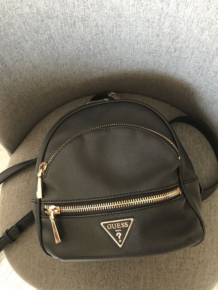 Оригинална раничка Guess