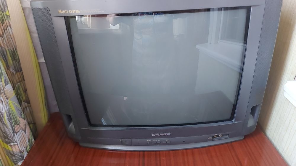 Телевизор цветной марки Sharp  б/у