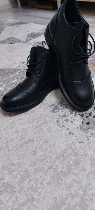 Продам осенние ботинки