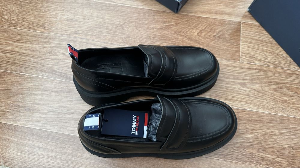 Продам оригинал лоферы от Tommy Hilfiger