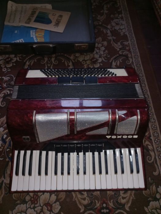 ВОСХОД  akardion sotiladi