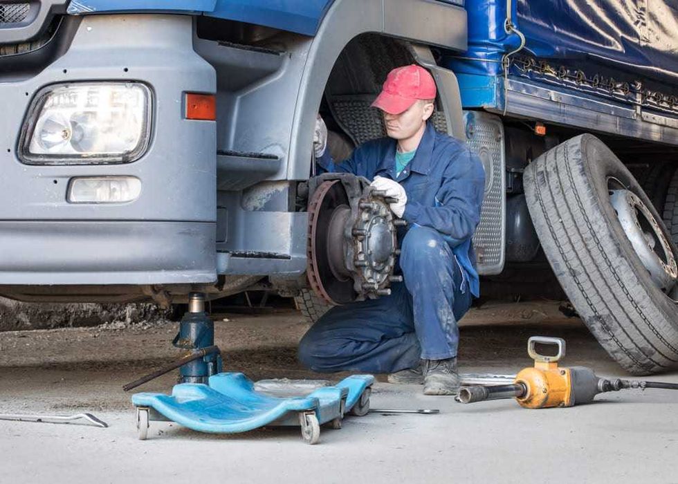 Техническое обслуживание грузового автотранспорта и спецтехники