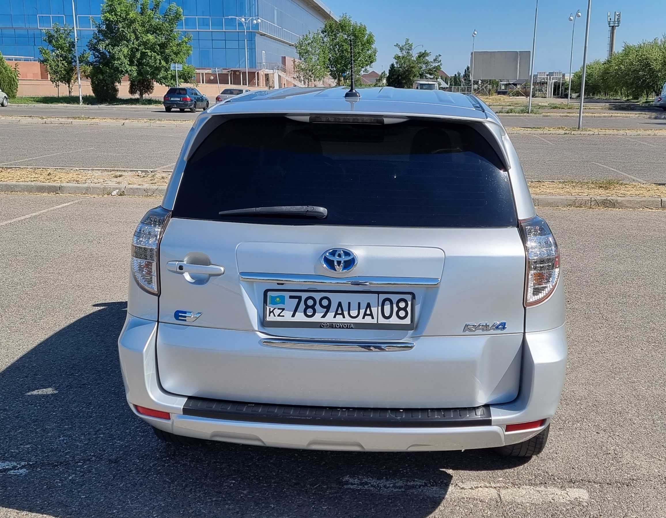 Toyota RAV4 EV 2012 г. Электромобиль