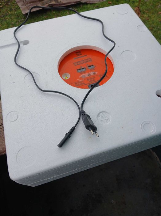 Vând incubator Electromures 30 ouă