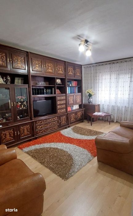 Apartament 3 camere, decomandat, centrala proprie,  Paltinis (ID:T491)