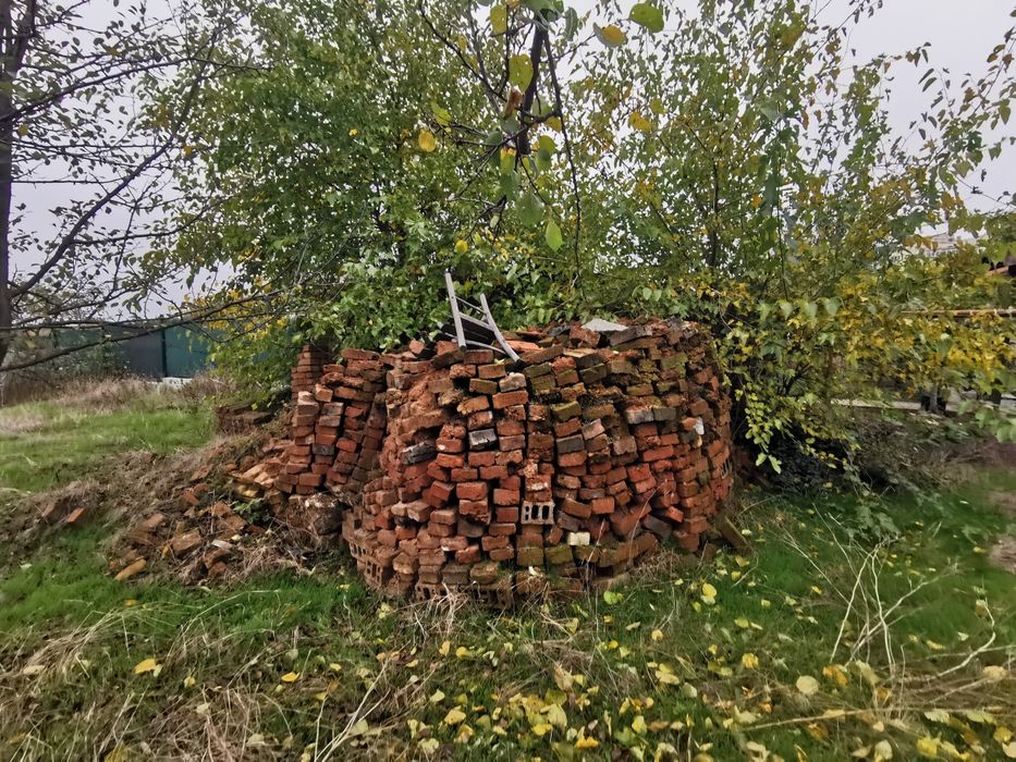 Подарявам тухли.