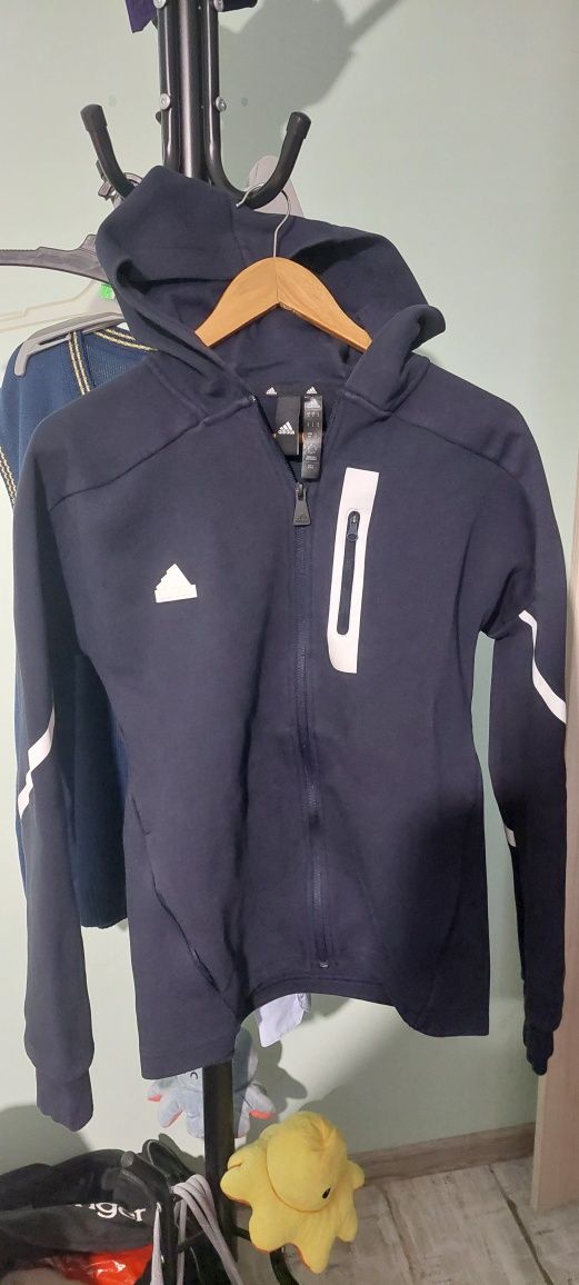 Страхотно мъжко/юношеско горнище adidas