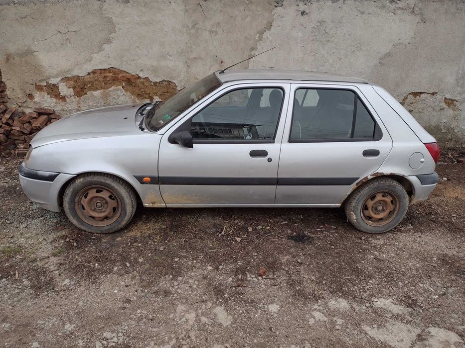 Форд Фиеста на части