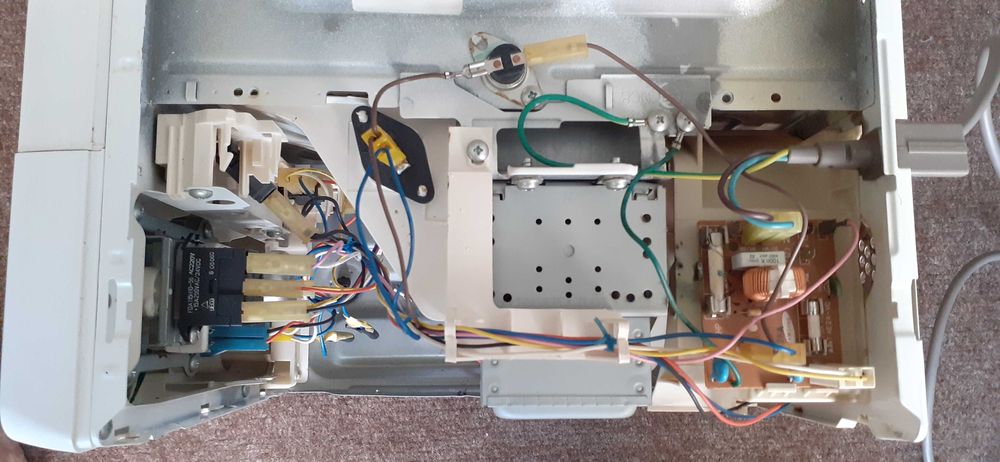 Микровълнова фурна Samsung за ремонт или части.