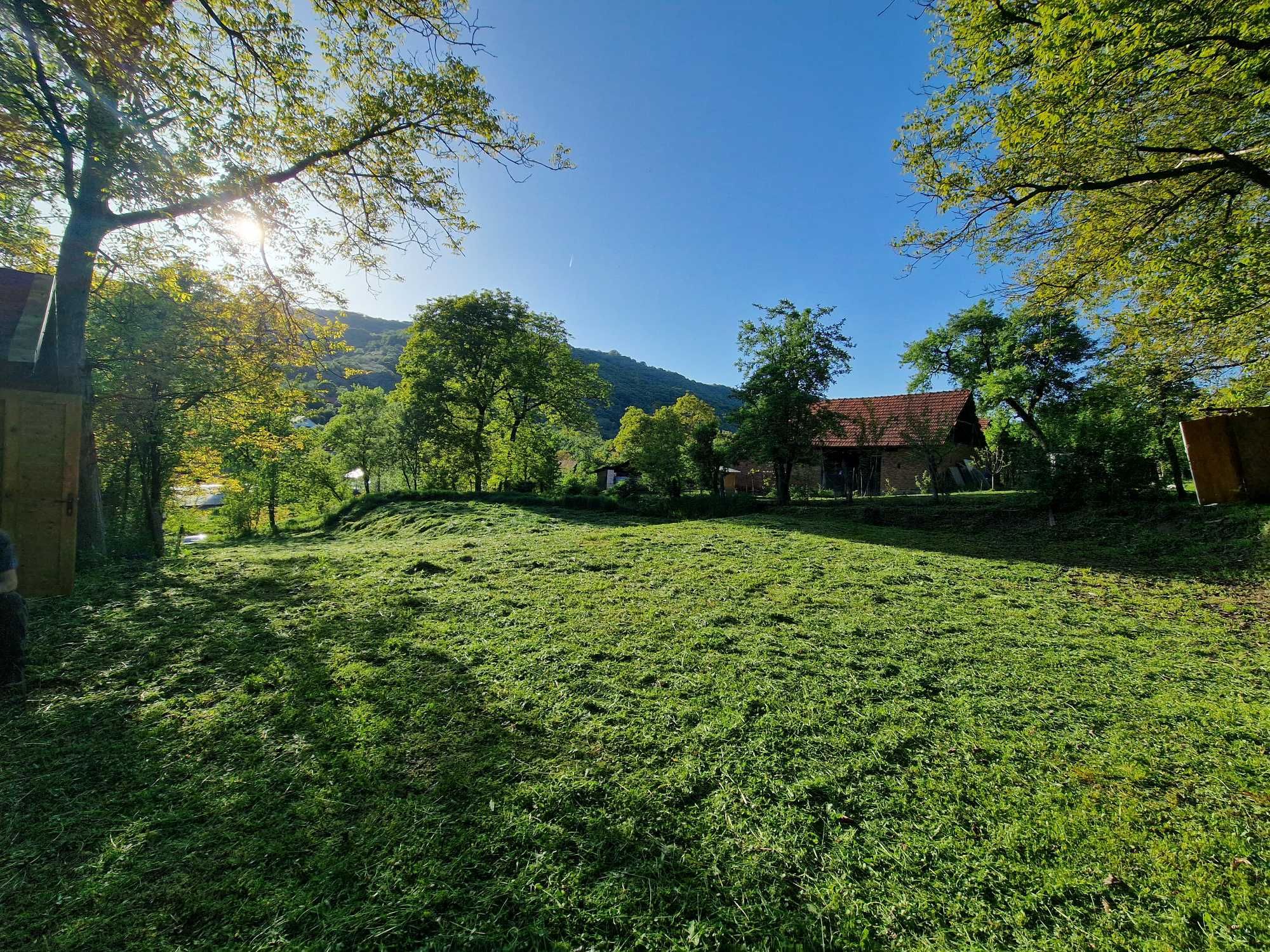 Teren cu cabana 11 km de deva