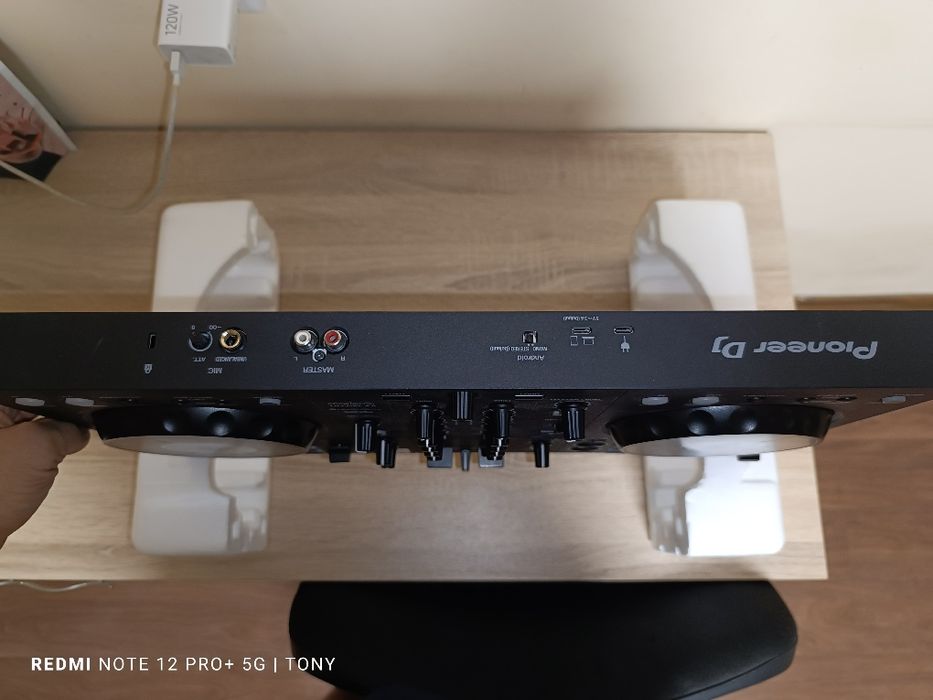 DJ контролер: Pioneer DDJ-FLX4