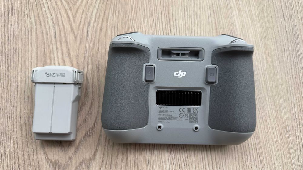 Dronă DJI Mini 3 Pro cu telecomandă DJI RC – Ca Nouă, Ecran Integrat