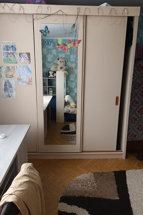 Шкаф плательный .