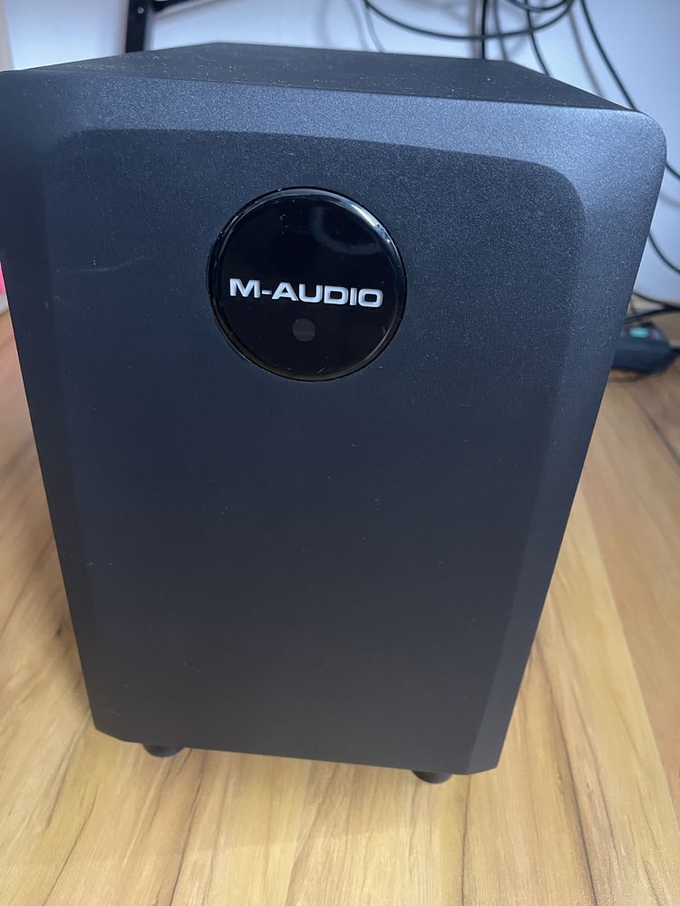 M-Audio AV 32.1 monitors (Мониторни колони)