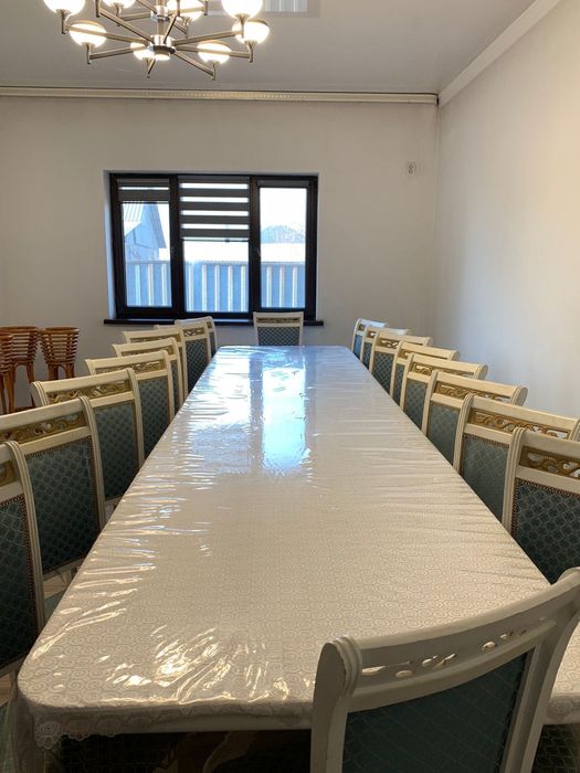 Стол 4,5м. со стульями 20 штук