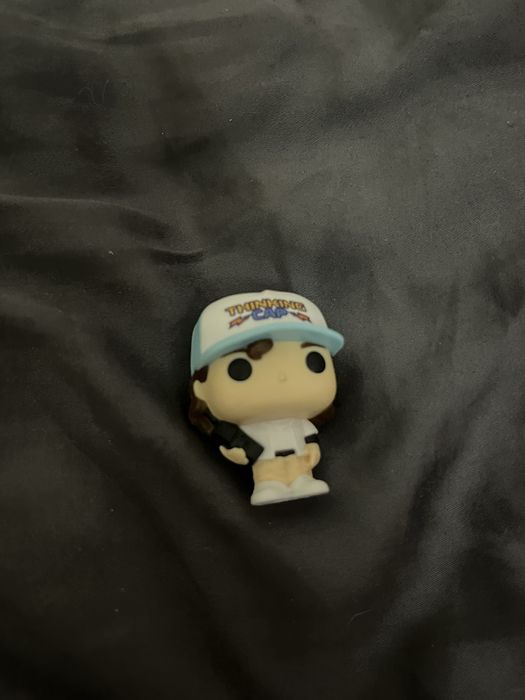 фигурка "дастин" kinder joy