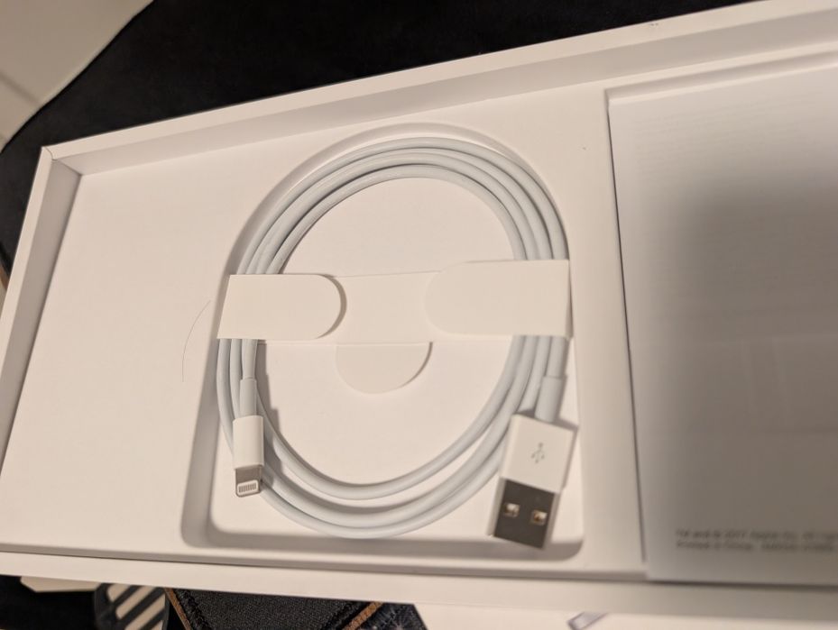 Apple Magic Keyboard A1644, stare impecabilă, cutie + cablu