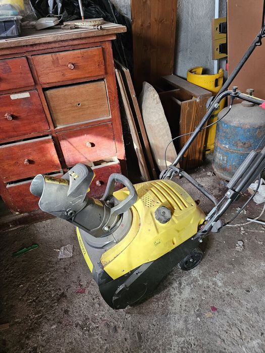 Suflantă pentru zăpadă cu o singură etapă, model DB7002.