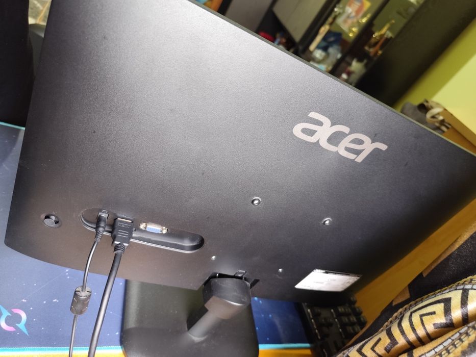 Vand monitor Acer 100hz