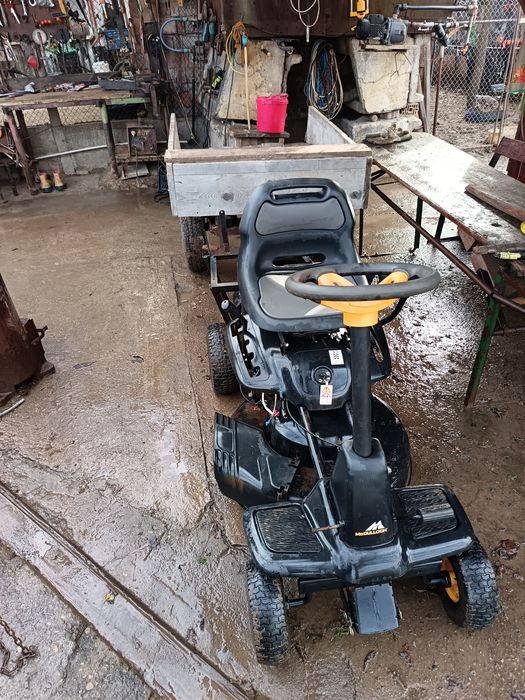 Vând tractoras de tuns gazon