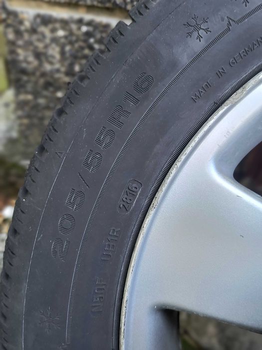 Продавам лети джанти с зимни гуми 16x5x100