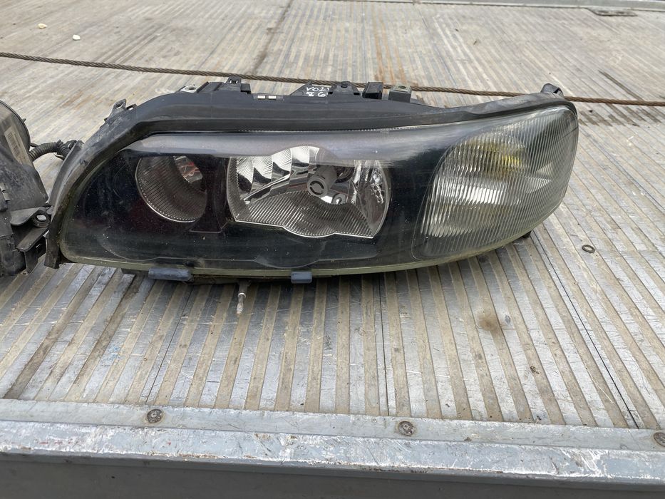 Faruri St/Dr Xenon Volvo S60 2005 Pret 800 lei buc