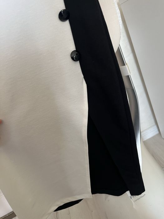 Дамска рокля черно и бяло с цепка