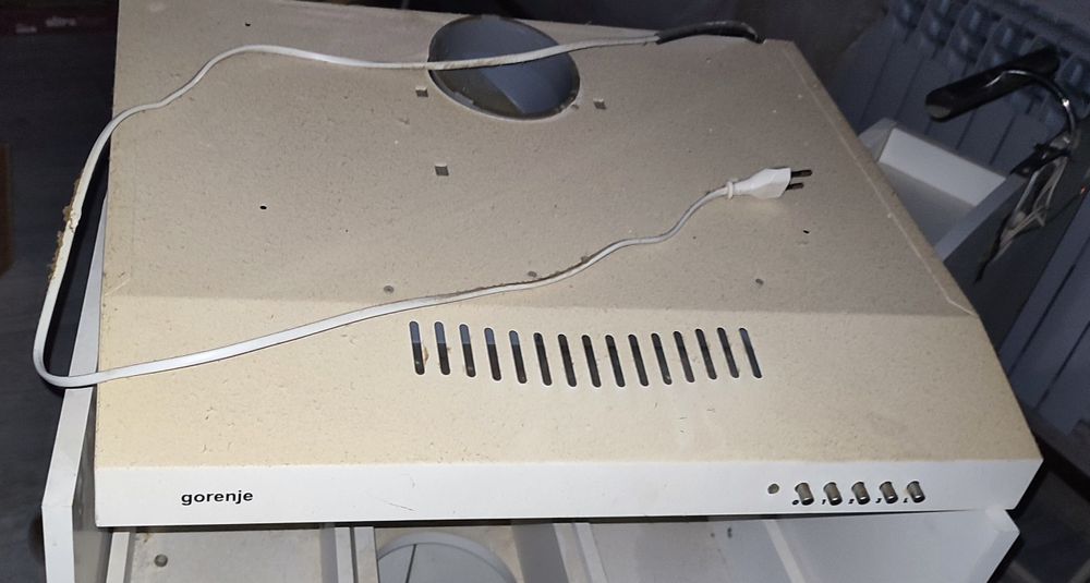 Продам вытяжку на кухню