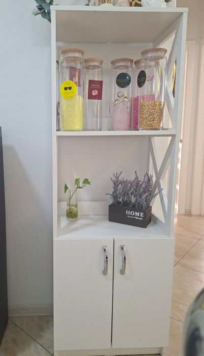 Красивая этажерка для салонов