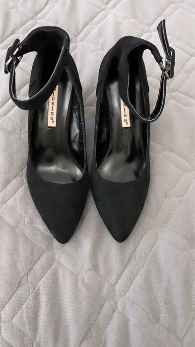 Продам женские замшевые туфли