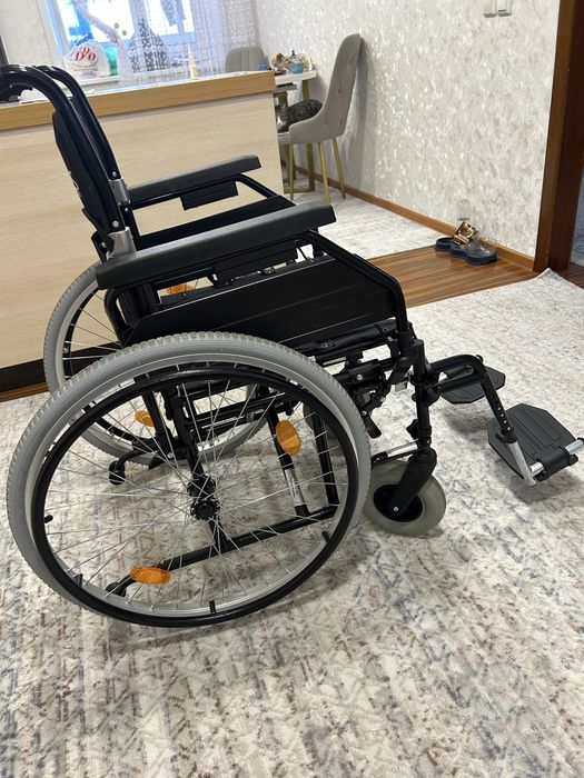 Продам инвалидную коляску
