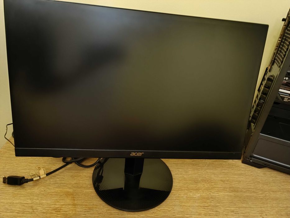 Геймърски компютър + 24" монитор Acer – готов за игра!