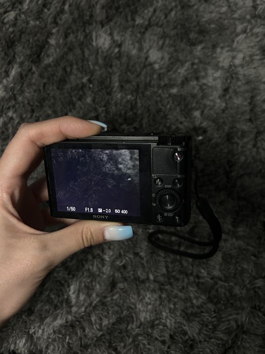 Camera digitala RX100