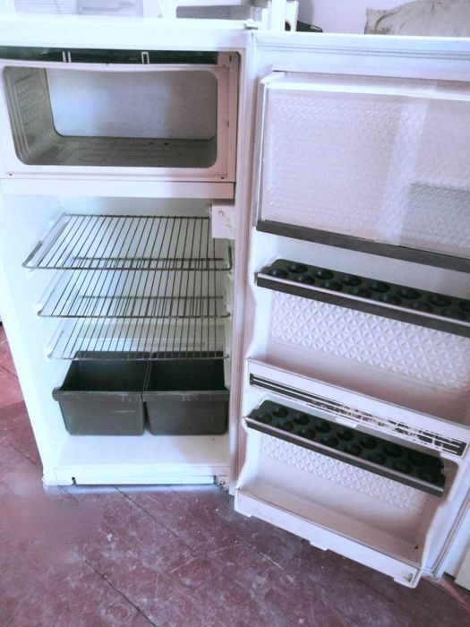 Продам Холодильник СССР бодрый работает на ура как часы